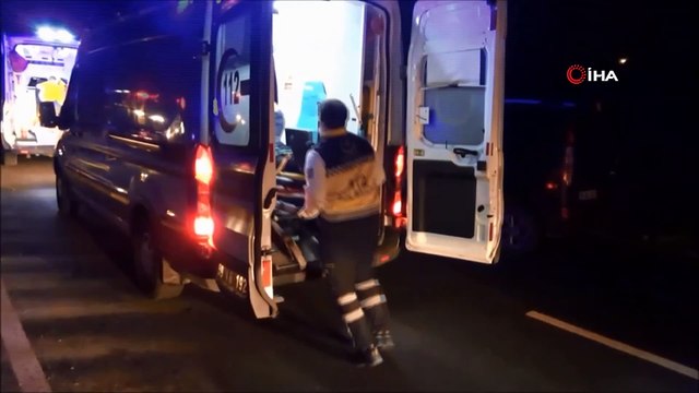 Ters yöne giren otomobil ile servis midibüsü çarpıştı: 4 yaralı