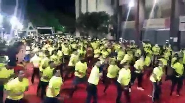 इंदौर सिर्फ स्वच्छता का पंच ही नहीं बल्कि छक्का भी लगाएगा, स्वच्छता की डोर थामकर 'नाइट वाकाथान' में जुटे इंदौरवासी