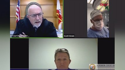 ABD'de doktor, ameliyat yaparken online mahkemeye katıldı