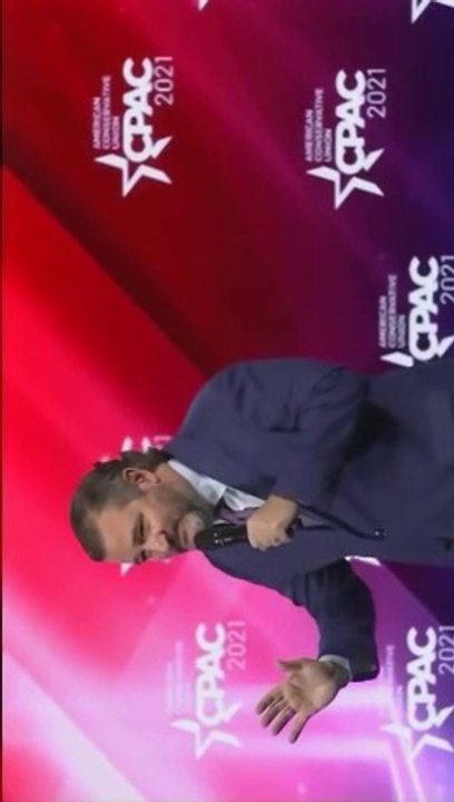 SNL’s Weekend Update Smacks Down Ted Cruz’s Attempt to Joke About Cancun at CPAC