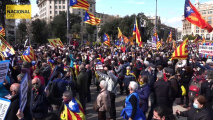 Download Video: Milers persones demanen un Govern independentista en un acte de l'ANC a la plaça Catalunya de Barcelona