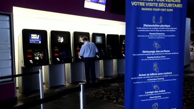 Los cines en Canadá reabren sus puertas tras casi un año cerrados por la pandemia