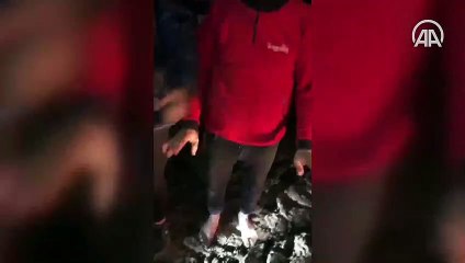 Yunan askerleri göçmenleri darbedip, paralarına ve ayakkabılarına el koydu