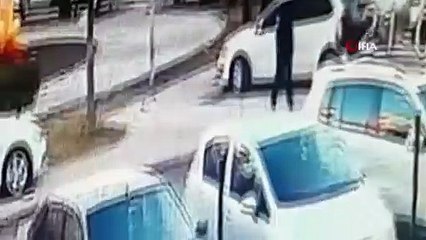 El arabalı hırsızlar güvenlik kamerasında