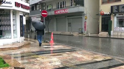 Düzce’de sağanak yağış etkili oluyor