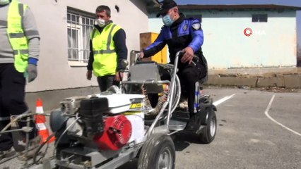 Van polisi öğrencilerle seksek oynadı