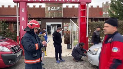 Düğün salonunda çıkan yangını söndürmek isterken dumandan zehirlendi