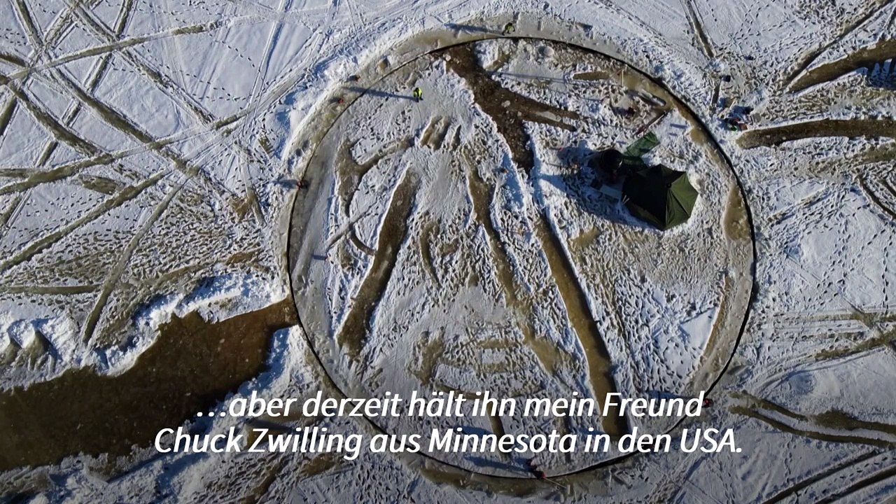 Rekordversuch: finnen bauen das weltgrößte eiskarussell auf zugefrorenem see