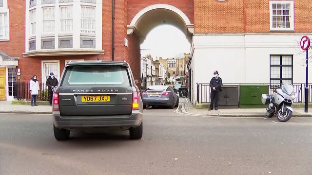 Salen a la luz los motivos de la visita al hospital del príncipe Carlos a su padre