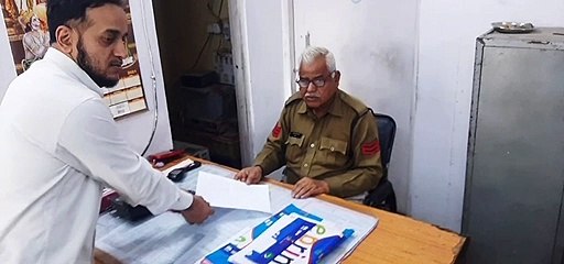 बर्तन की दुकान से चोरी के मामले में पकड़ा संदिग्ध