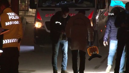 Vicdansız sürücü kuryeyi 1 km sürükleyen aracı bulununca teslim olmak zorunda kaldı