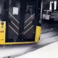 İETT Otobüs şöförü kar üstünde drift show