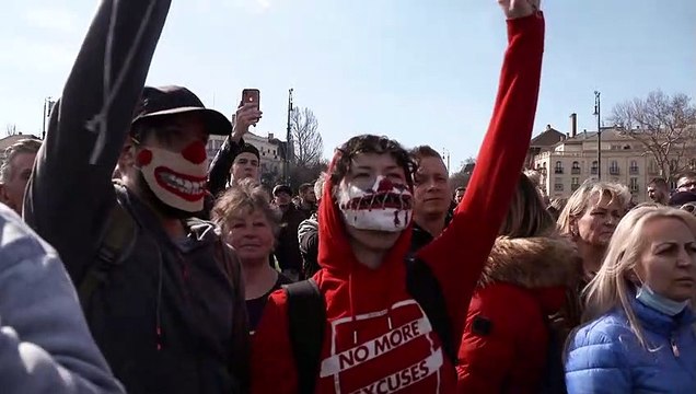 Европейцы устали от ограничений, но их не становится меньше