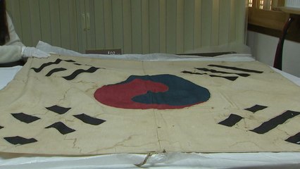 '땅에 묻고 가슴에 품고'...한 세기 넘게 지킨 '선교장 태극기' / YTN