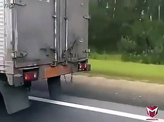 Mais où est le chauffeur de ce camion