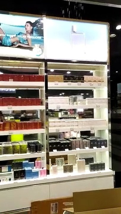 Denuncian goteras como cascadas en el aeropuerto Tenerife Sur