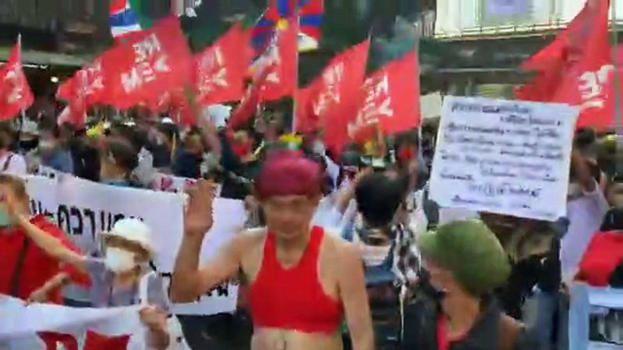 28-2-2564 บรรยากาศ ม็อบราษฎร x เยาวชนปลดแอก เคลื่อนขบวนจากอนุสาวรีย์ชัยฯ สู่ "บ้านพักประยุทธ์" #ม็อบ28กุมภา