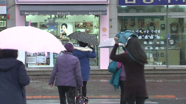 [날씨] 삼일절, 전국 비·영동 폭설...내일 아침 미끄럼 사고 유의 / YTN