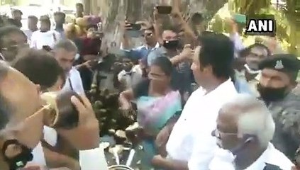 Video: तमिलनाडु में चुनाव प्रचार के लिए जाते राहुल गांधी ने रास्ते में गाड़ी रुकवा कर खाई ये चीज