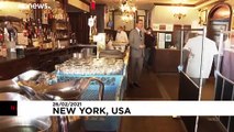شاهد: نجوم الشمع يرتادون مطعم بروكلين في نيويورك للتحسيس بتجربة الحماية من كوفيد-19