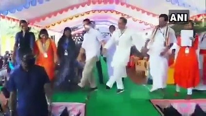 राहुल गांधी का छात्राओं संग डांस करते वीडियो वायरल