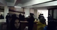 RIA: Erivan'da Ermenistan Başbakanı Paşinyan'ın istifasını isteyen protestocular hükûmet binasını bastı