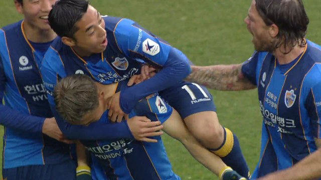 울산 홍명보 감독, K리그 데뷔전서 화끈한 골 잔치 / YTN