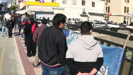 Aydın'da yüzlerce metrelik yapılandırma kuyruğu