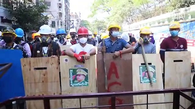 Myanmar polisinden darbe karşıtı gösterilere sert müdahale