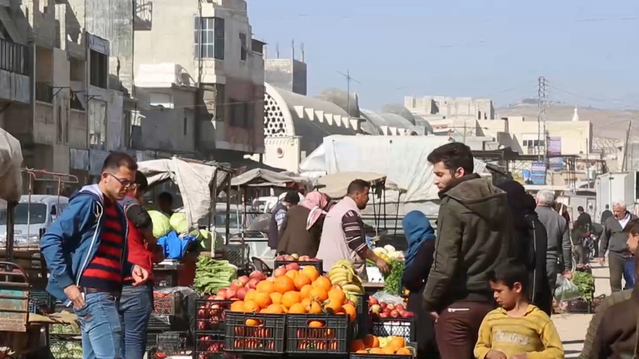 تقلبات الليرة السورية والتركية تربك الأسواق المحلية في شمال سوريا