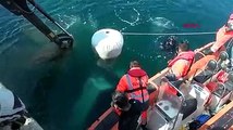 Sahil Güvenlik Ekiplerince bulunduğu yerden balon yardımıyla çıkartılan tekne kıyıya getirildi