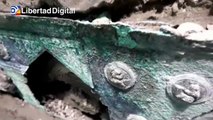 Los arqueólogos hallan en Pompeya una carroza ceremonial romana casi intacta