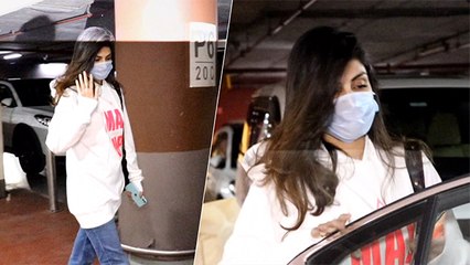 Rhea Chakraborty Seems To Have Forgiven The Paparazzi