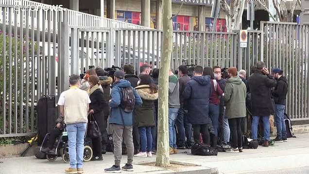 الشرطة الإسبانية تداهم مقر نادي برشلونة وتعتقل عددا من الأشخاص من بينهم رئيسه السابق