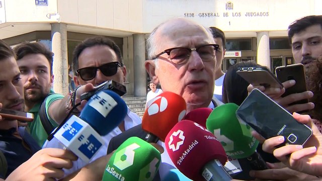 El juez atribuye a Rato delitos fiscales, de blanqueo y corrupción en los negocios