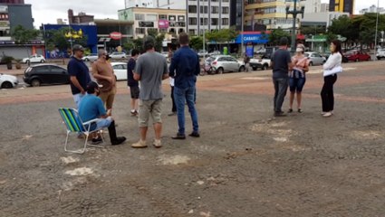 Comerciantes que suspenderam atividades em razão do Decreto Estadual fazem mobilização no Centro