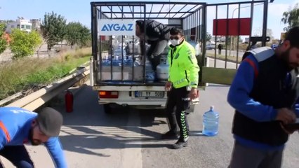 ADANA - Seyir halindeki tüp yüklü kamyonet yandı