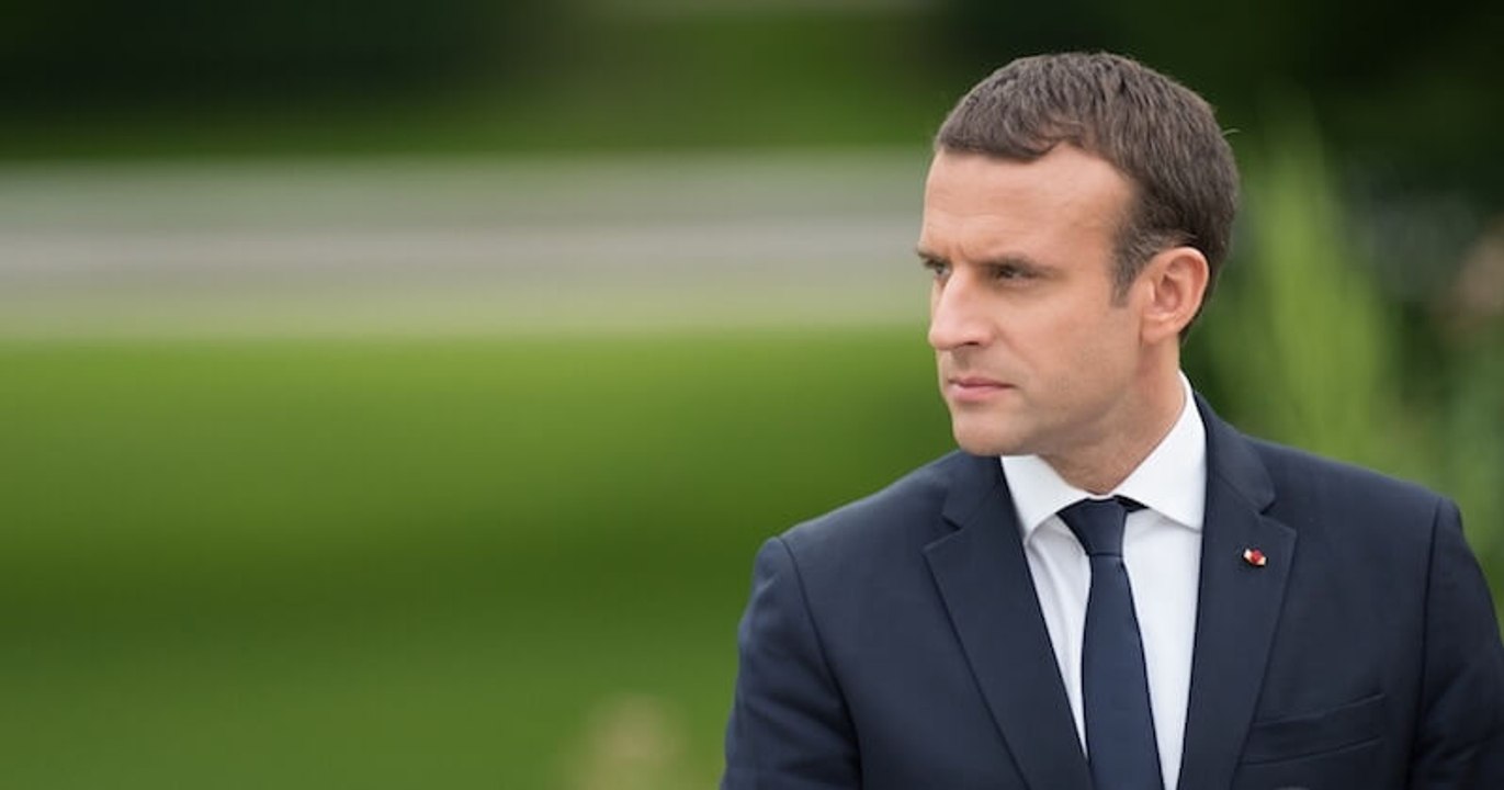 Selon le président Macron, « il faut tenir encore 4 à 6 semaines » avant d'éventuels assouplissements des restrictions sanitaires