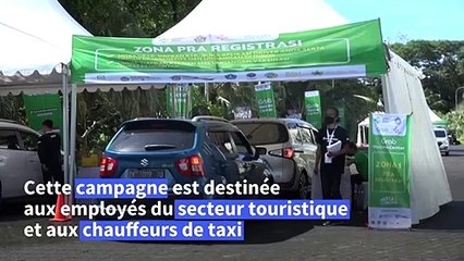 Bali donne le coup d'envoi d'une campagne de vaccination au volant