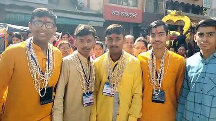 दो दिन निराहार रहकर युवाओं ने पूरी की 4,300 सीढ़ियों की चढ़ाई