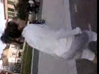 une folle qui cour avec des talons!!!