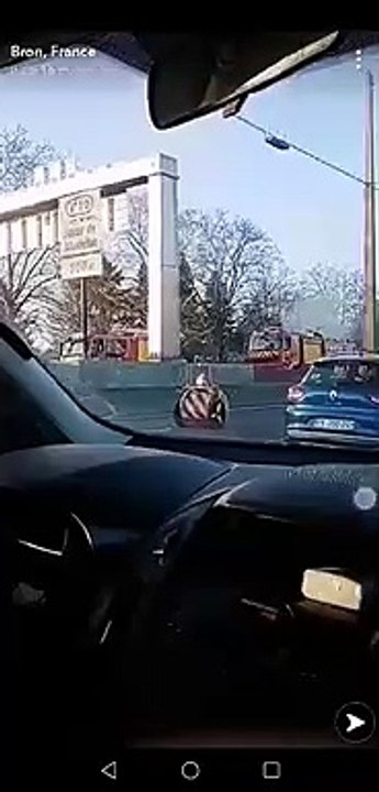 Un bus prend feu sur le périphérique Laurent-Bonnevay près de Lyon