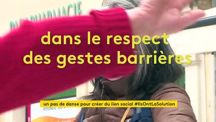 A Nîmes, des artistes et thérapeutes proposent quelques pas de danse dans la rue pour être ensemble malgré tout