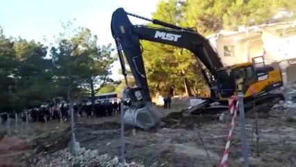 İZMİR - 8 kaçak yapı yıkıldı