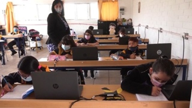 Chile inicia el año escolar con clases semipresenciales y miedo a rebrotes