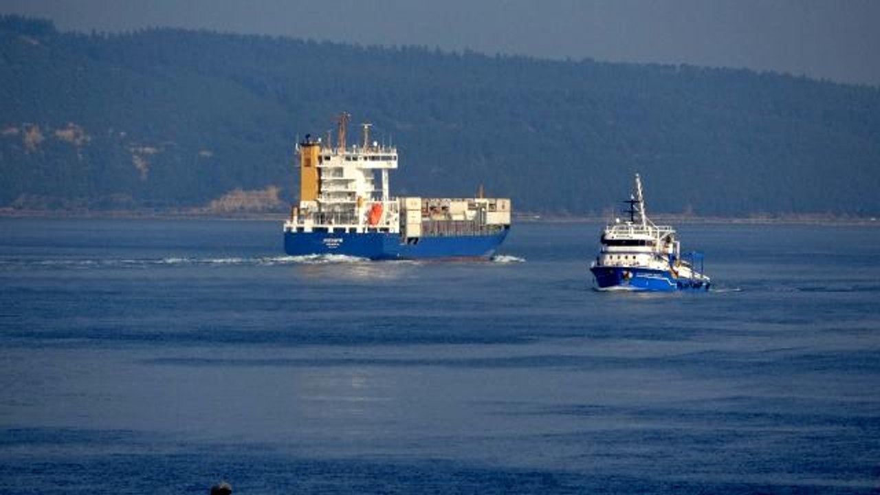 ÇANAKKALE - Çanakkale Boğazı transit gemi trafiğine tek yönlü kapatıldı