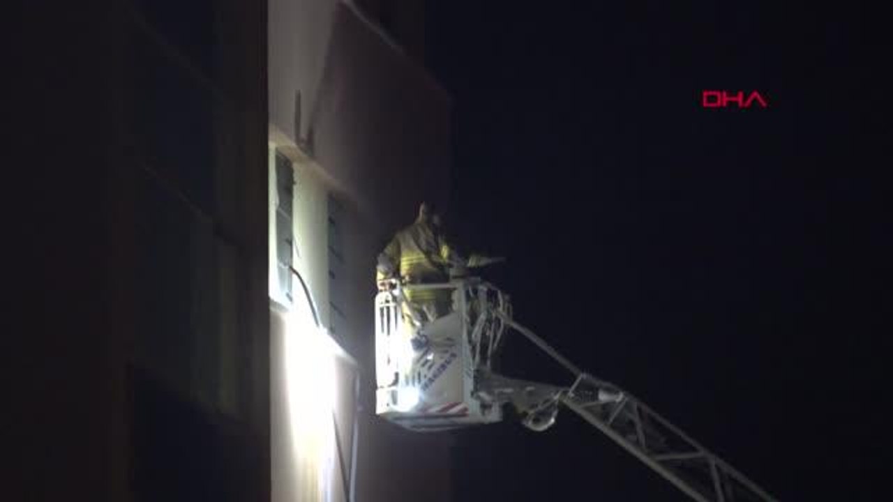 Son dakika: İzmir'de İl Göç İdaresi Müdürlüğü Göçmen Geri Merkezi'nde yangın