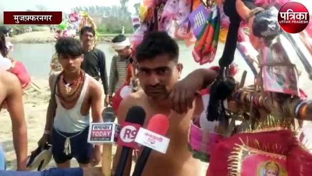योगी राज में जान जोखिम में डाल कर नदी पार कर रहे है शिव भक्त कावड़िया