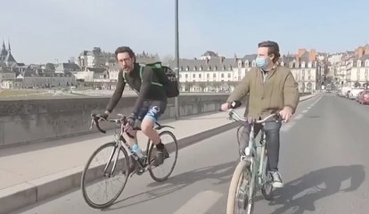 Un chanteur professionnel devenu livreur Uber pour survivre pendant la crise