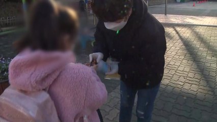 새 학년 첫 등교...대규모 입학식 대신 작은 환영 행사 / YTN